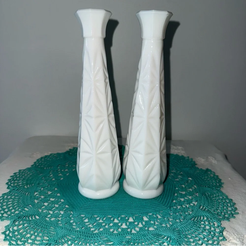 Vintage Diamond Cut Elegant White Milk‎ Glass Vase Set 8.5 inch tall - Picture 4 of 9